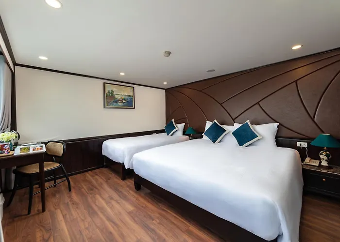 Tuan Chau Island Travel Botel